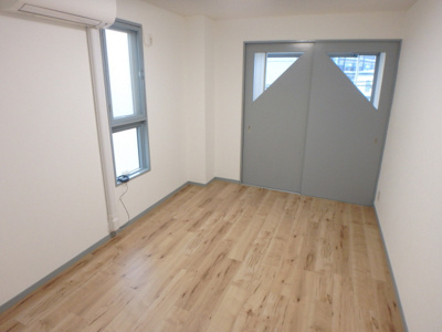 【居間・リビング】 | ピア門戸 | 寝室