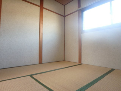 【居間・リビング】 | 日野町テラスハウス | たっぷりの陽光に包まれる明るい住まい