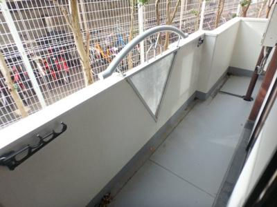 【バルコニー】 | フローレンス西宮Ⅰ | 暖かな日差しのふりそそぐバルコニー