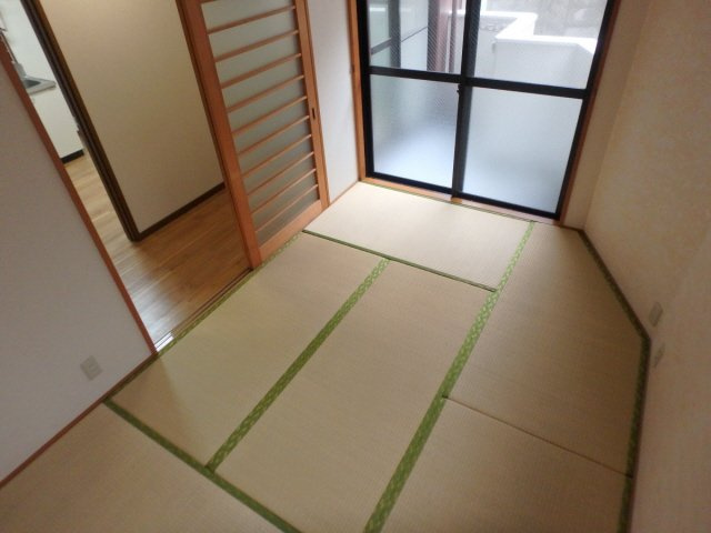 【和室】 | フローレンス西宮Ⅰ | 畳の匂いが心身を癒しゆったりくつろげる空間