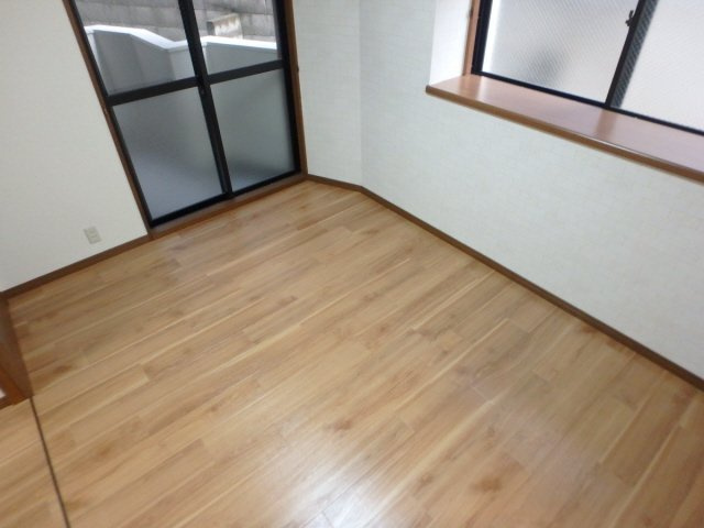 【洋室】 | フローレンス西宮Ⅰ | 綺麗なフローリングで気持ちの良いお部屋