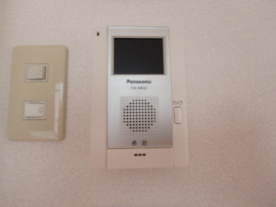 【設備】 | メゾン井阪 | 来客者の確認ができるモニターホン