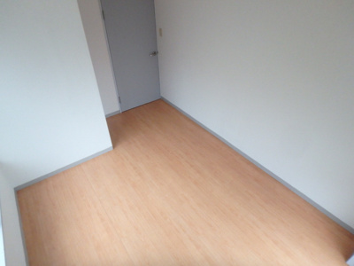 【洋室】 | メゾン井阪 | たっぷりの陽射しが射し込むお部屋です