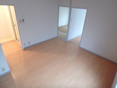 【居間・リビング】 | メゾン井阪 | 自然と笑顔の増える明るいお部屋です