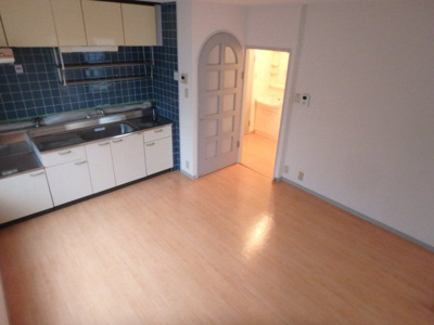 【居間・リビング】 | メゾン井阪 | たっぷりの陽光に包まれる明るい住まい