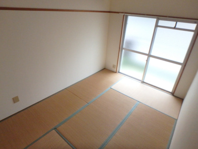 【洋室】 | メゾン井阪 | 太陽の恵みを感じる温もりあふれる空間