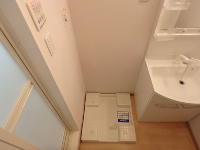 【設備】 | メゾン・クレールⅡ | 防水パン付き室内洗濯機置場