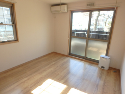 【居間・リビング】 | メゾン・クレールⅡ | 明るくてリビングです。