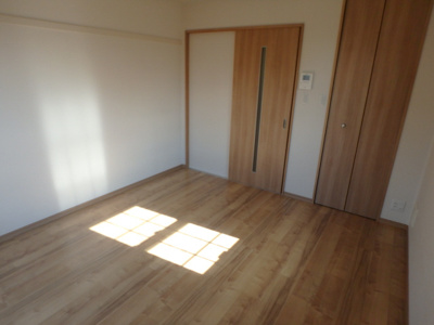 【寝室】 | メゾン・クレールⅡ | 爽やかな風と光が舞い込みます