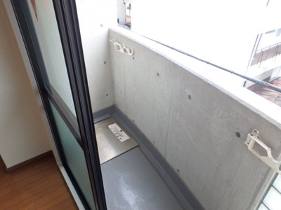 【バルコニー】 | メゾン・ジュリアナ・モンド | お洗濯が快適なバルコニー