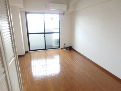 【洋室】 | メゾン・ジュリアナ・モンド | たっぷりの陽光に包まれる明るい住まい