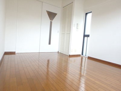 【洋室】 | メゾン・ジュリアナ・モンド | 太陽の恵みを感じる温もりあふれる空間