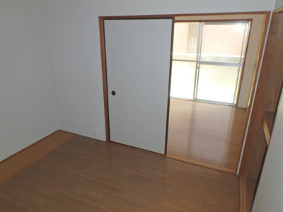 【寝室】 | 山本ハイツ | 明るい光が射し込む陽だまり空間