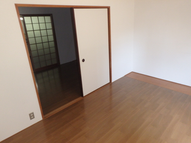 【居間・リビング】 | 山本ハイツ | 自然と笑顔の増える明るいお部屋です