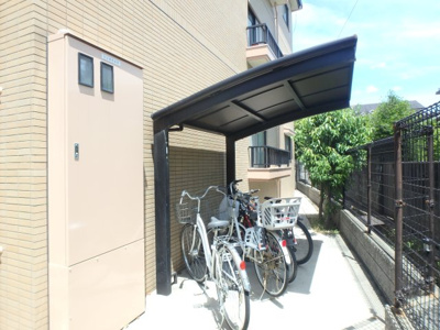 【その他共用部分】 | レグリス甲東園ＥＡＳＴ | 屋根付き駐輪スペースです