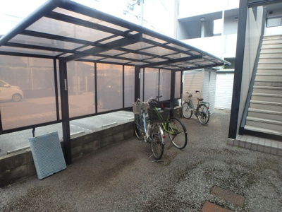 【その他共用部分】 | レディー中屋 | 屋根付き駐輪スペースです