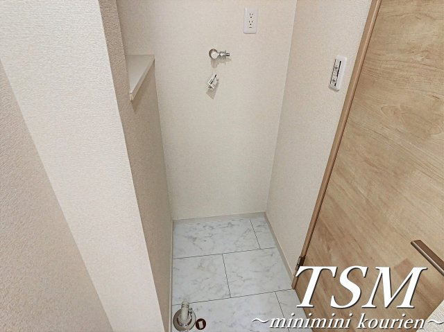 アンベリールメゾンの洗面所|室内洗濯機置き場