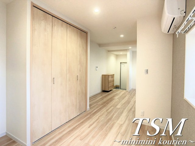 アンベリールメゾンの寝室|温もりあるフローリング