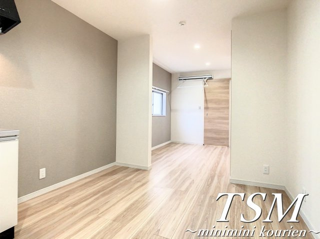 アンベリールメゾンの洋室|玄関から見た室内