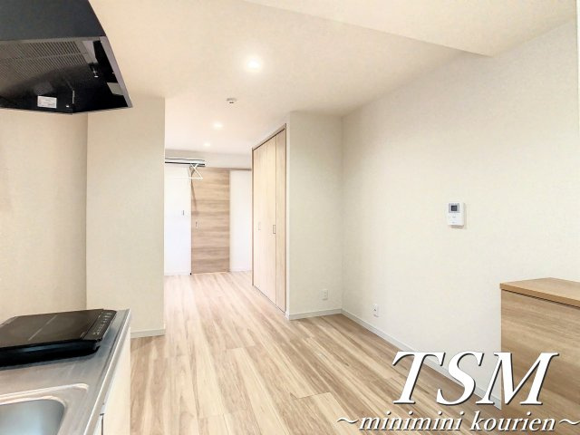 アンベリールメゾンの洋室|約１２帖の洋室