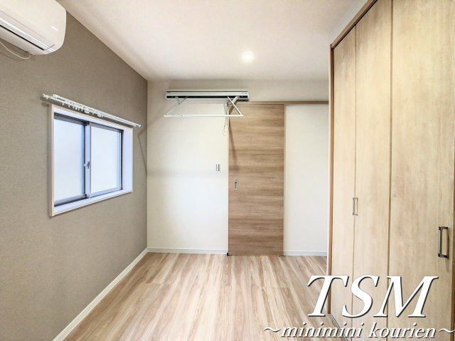 アンベリールメゾンの洋室|木の温もりを感じられる室内