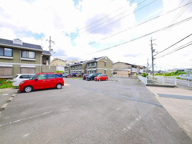 エクレール平城Cの駐車場|カースペースがあります