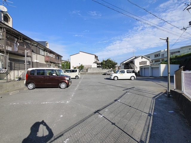 メゾン青和の駐車場