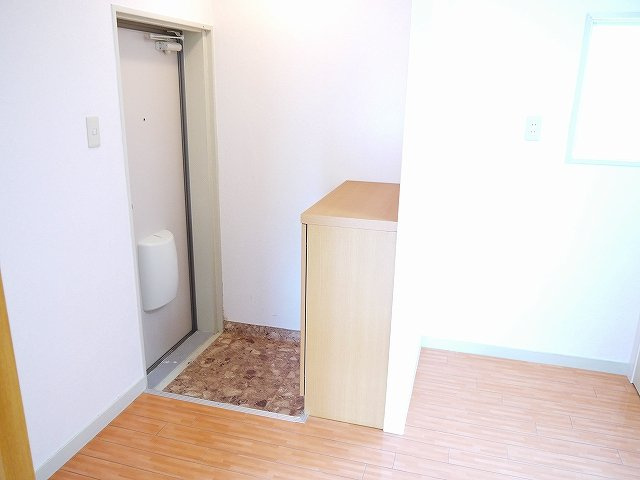 学園南ハイツの玄関