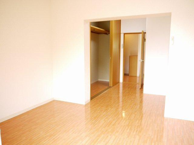 学園南ハイツの居間・リビング