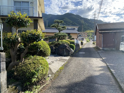 【前面道路含む現地写真】 | 御蔵町　中古物件