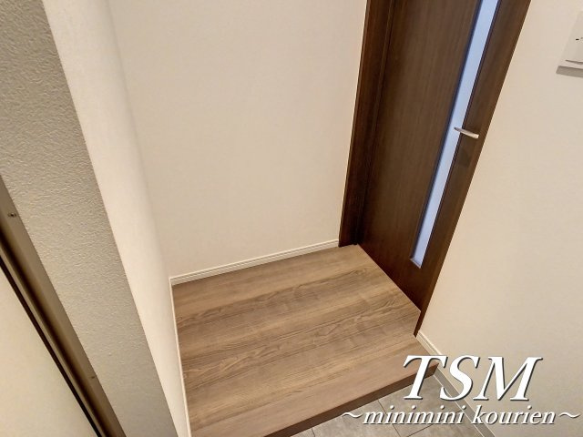 セラフィーメゾン郡元町の玄関