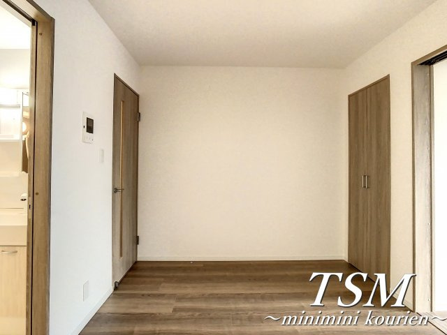 セラフィーメゾン郡元町の居間・リビング