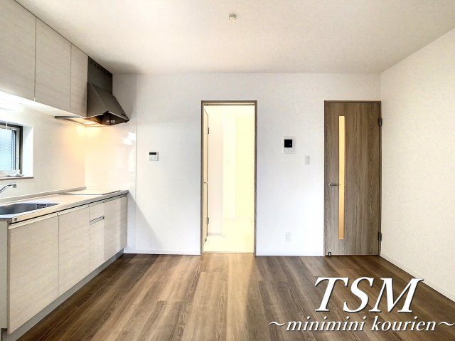 セラフィーメゾン郡元町の居間・リビング