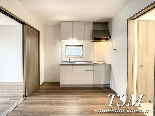 セラフィーメゾン郡元町の居間・リビング