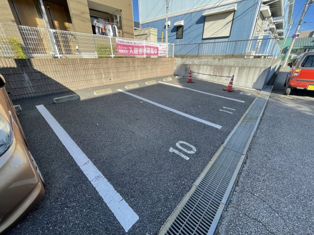 クレール松葉Ⅲの駐車場