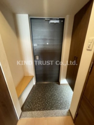 アクアプレイス梅田Ⅲの玄関|明るい玄関です