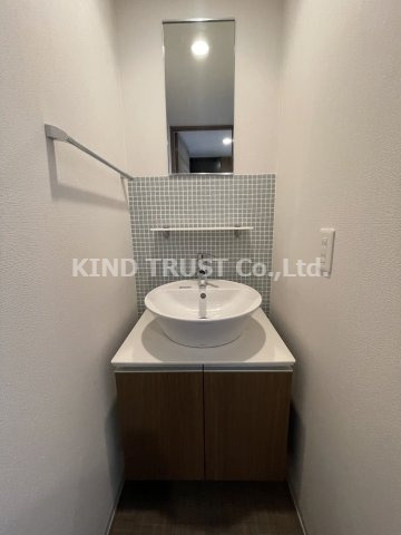 アクアプレイス梅田Ⅲの独立洗面台|朝の支度にも助かる、独立の洗髪洗面化粧台