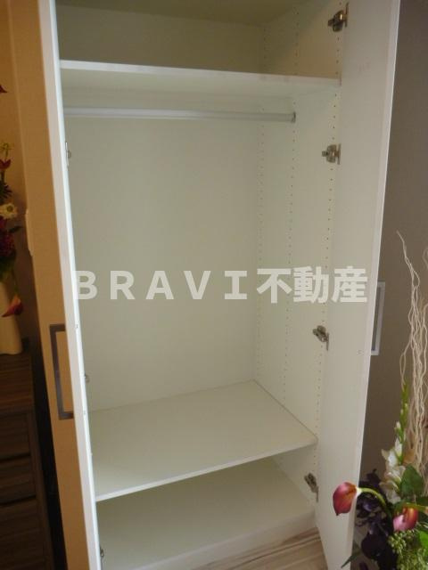 パークアクシス心斎橋　BRAVI不動産の収納|【パークアクシス心斎橋】小物を収納するのに便利です