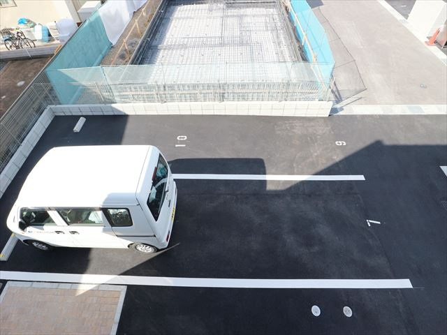 blue valley Bの駐車場