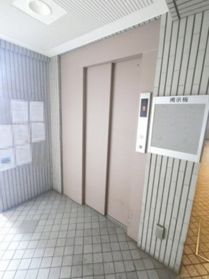 【その他共用部分】 | ソルシェ川崎 | お買い物時やベビーカーの出し入れに便利なエレベーター付です。