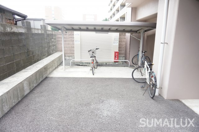 熊本市中央区九品寺２丁目の賃貸マンションの駐車場