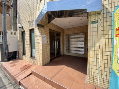 【エントランス】 | ドルチェ・ビータ | 落ちついた外観にマッチしたエントランスです