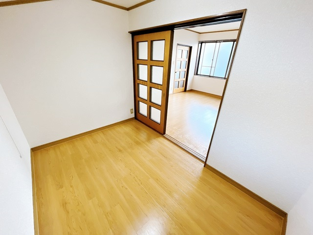 【洋室】 | 内本町2丁目貸家