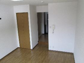 ハイウッズナガタの洋室