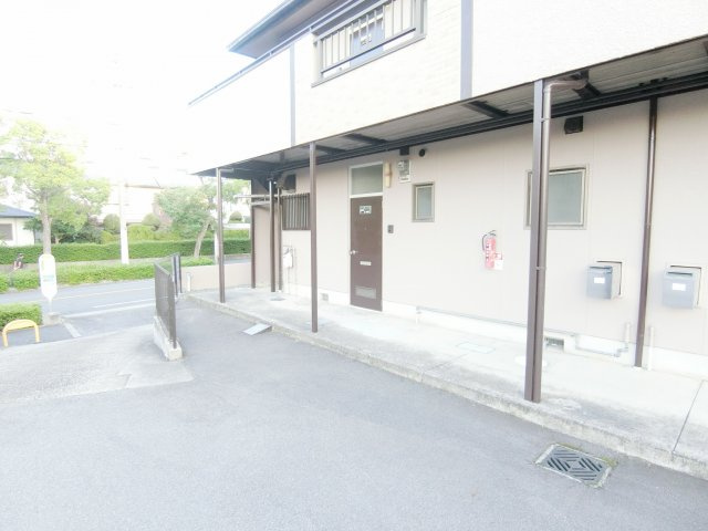 藤沢台ハイツB棟のエントランス