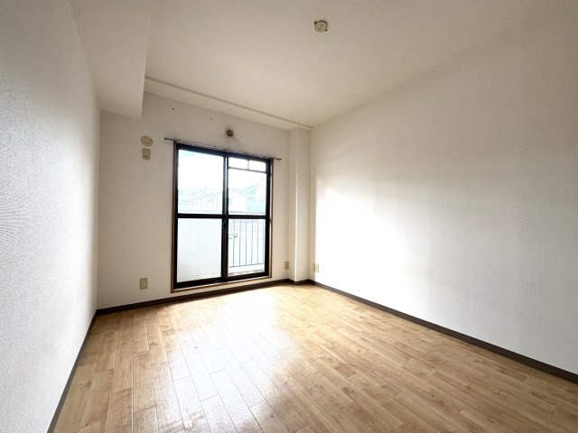 ファミールグランの寝室|写真は同建物の別部屋を参考に掲載しております。