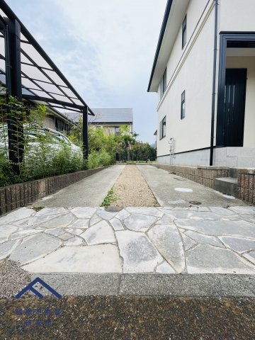 西区西の丘３丁目　戸建ての駐車場|奥行きが10.3メートルあるので３台駐車可能です◎