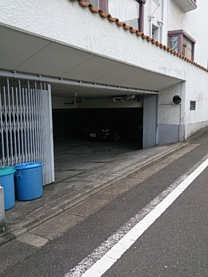 【外観】 | 朝日池田山ホーム駐車場 | 駐車場入口はフェンスがあり開閉自由です