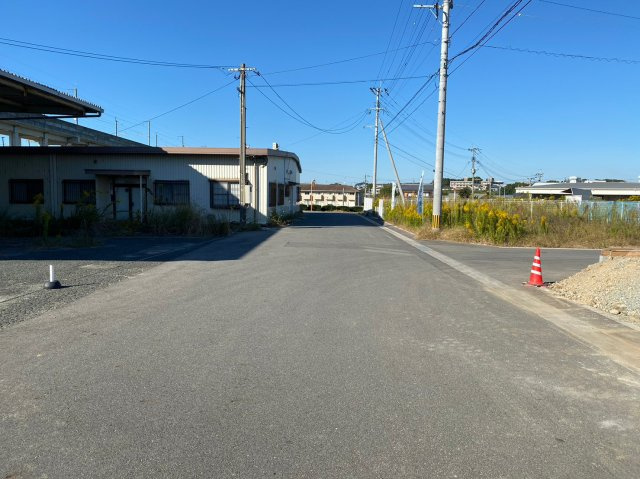 筑後市大字熊野の新築一戸建の前面道路含む現地写真