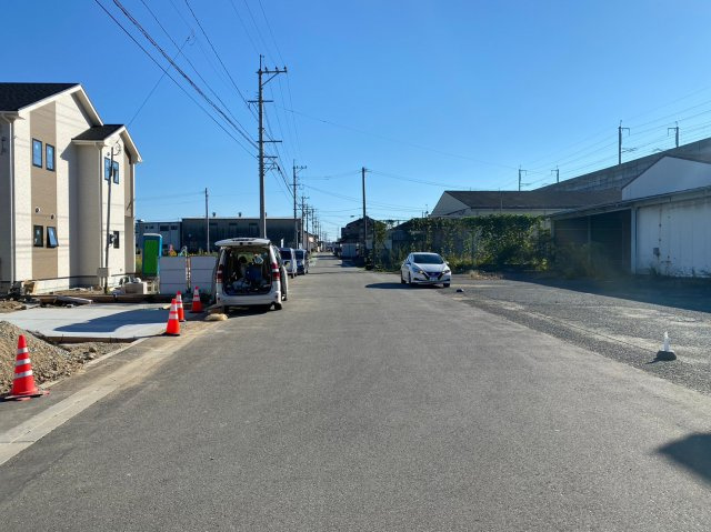 筑後市大字熊野の新築一戸建の前面道路含む現地写真